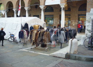 “Weekend di Natale con la Croce Rossa”: Mercatino solidale in piazza San Francesco