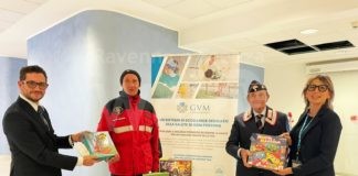 “Dona un giocattolo, regala un sorriso”