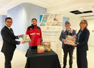 “Dona un giocattolo, regala un sorriso”