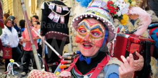 Lo storico spettacolo Fiesta del Teatro Due Mondi in scena a Massa Lombarda