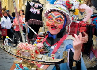 Lo storico spettacolo Fiesta del Teatro Due Mondi in scena a Massa Lombarda