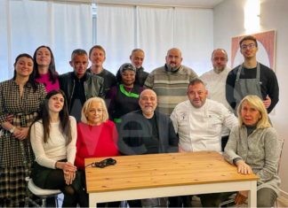 Regalo di 1000 euro per ogni dipendente, il titolare: Senza di voi non avremmo mai ottenuto i risultati degli ultimi anni