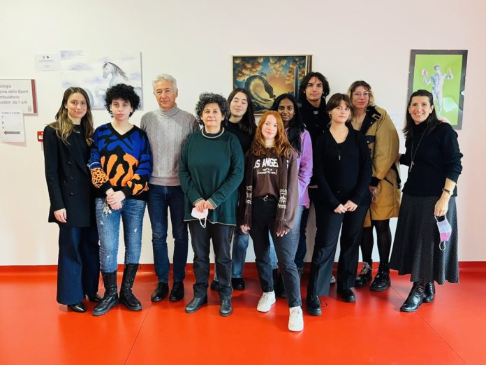 b1826e3c-8c5b-4ab4-9a33-aece36f00cc2