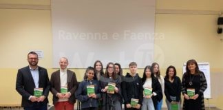 Rotary Lugo consegna 400 volumi di “A scuola in salute” agli alunni lughesi
