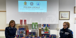 Sequestro di circa 350 articoli pericolosi dalla Polizia Locale: Al via l’Operazione Natale Sicuro