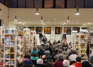 Cultura in presenza gran successo: Biblioteca piena per la cerimonia di intitolazione dell’emeroteca a Sante Medri