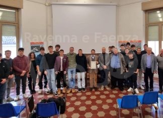 Una pergamena di ringraziamento per l’albero di Natale a pedali