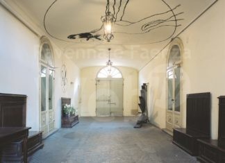 Gruppo di ascolto a Palazzo Malagola per la cerimonia di consegna dei Premi Ubu 2022