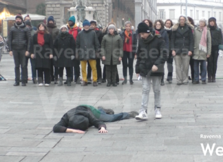 Il teatro in piazza per chiedere la pace in Europa