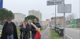 Inaugurata la via dedicata a Tonino Guerra