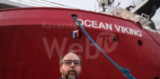 “La vita possibile”, una mostra navigante di Gianluca Costantini a bordo della Ocean Viking | Foto