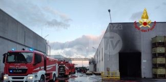 Incendio in un’azienda a Massa Lombarda. Intervengono i Vigili del Fuoco