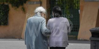 Ricatta la badante: “Sesso con me o ti distruggo i documenti”. 55enne a processo per violenza sessuale aggravata