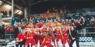 Basket: L’OraSì rimonta da -13 nel quarto periodo e trionfa nel derby a Ferrara