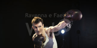 I pugni di Denis Campitelli alla Casa del Teatro di Faenza