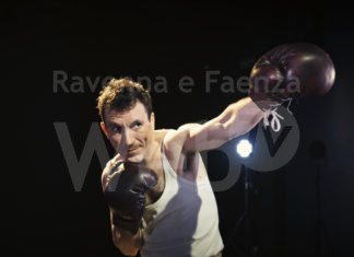 I pugni di Denis Campitelli alla Casa del Teatro di Faenza