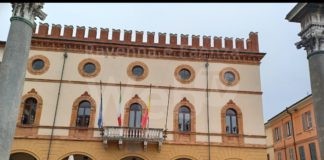 Verlicchi (La Pigna): Bandiera arcobaleno rimossa da Palazzo Merlato