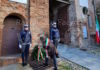 Giorno della Memoria, il sindaco Ranalli depone una corona alla lapide con i nomi dei 26 ebrei lughesi deportati e sterminati