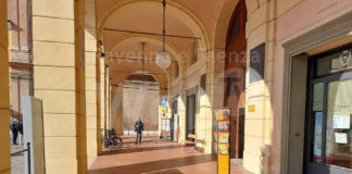 Bagnacavallo: Domani il porticato comunale si illumina di blu per le vittime civili delle guerre