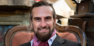 Una poesia visiva del poeta ravennate Paolo Gambi scelta come copertina di The Los Angeles Press