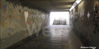 Coperta la svastica vicino alla scuola Carchidio. Ma abbondano scritte e disegni irrispettosi