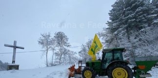 Maltempo, Coldiretti: Mobilitati 200 trattori contro neve e gelo