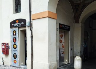 In Piazza XX Settembre arriva il distributore di patatine fritte aperto 24 ore su 24