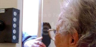 Palpeggia una 90enne e si masturba davanti a lei in ascensore. Accusato di violenza sessuale un 20enne