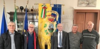 Trovano soldi e li consegnano alla polizia: il gesto nobile dei ciclisti apprezzato dai primi cittadini