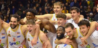 Basket: OraSì cuore e grinta, respinge la rimonta e batte la Fortitudo 79-74
