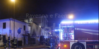 Incendio in una palazzina in via del Mugello: 7 intossicati
