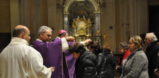 Quaresima, domani l’arcivescovo celebra la Messa delle Ceneri in Duomo. Preghiere per la pace nelle parrocchie