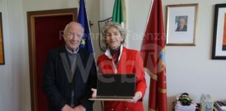 La Fondazione Cassa dona 6 pc portatili alla Questura di Ravenna