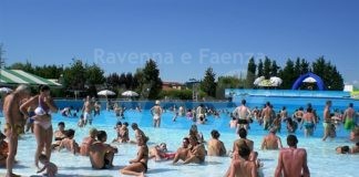 Molestie in piscina. 25enne bengalese patteggia 16 mesi