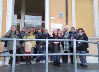 Inaugurata mattonella “Cervia città amica delle donne” alla biblioteca comunale Maria Goia