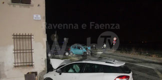 Incidente all’incrocio: due donne in gravi condizioni al Bufalini