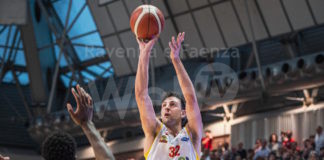 Basket: L’OraSì lotta fino all’ultimo tiro, ma Rimini vince il derby al Pala De Andrè