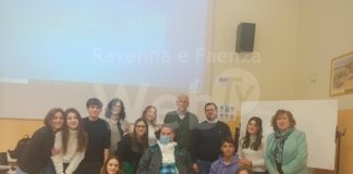 Approfondimento biomedico al Liceo Classico. Il primario neurologo insieme al paziente con patologia neurodegenerativa