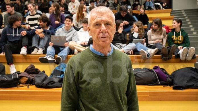 Il+protagonista.+Franco+Perlasca+durante+lincontro+con+gli+studenti+del+Messedaglia