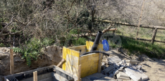 Lavori Parco Marittimo, MOviMENTO inCONTRO: gli stradelli retrostanti gli stabilimenti balneari sono stati chiusi con transenne amovibili