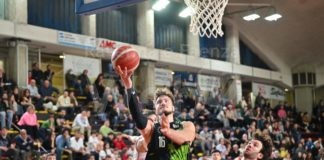 Basket: I Blacks si aggiudicano il derby al fotofinish