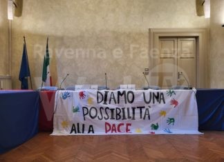 L’appello alla pace del consiglio comunale castellano. Unanimità per l’ordine del giorno “Cessate il fuoco”