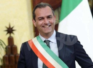 Luigi De Magistris a Bagnacavallo presenta il suo libro “Fuori dal Sistema”