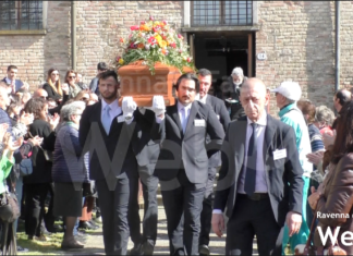 L’ultimo saluto a Ivano Marescotti: il ricordo degli amici, l’amore per l’Anpi e ‘Bella ciao’