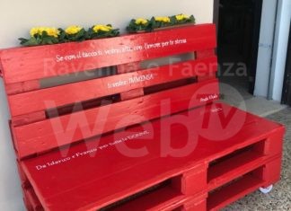Una nuova panchina rossa a Santa Maria in Fabriago, dedicata alle donne e frutto di un’amicizia ritrovata