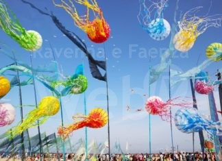 Artevento Cervia celebra la giornata mondiale del volo degli aquiloni per la pace