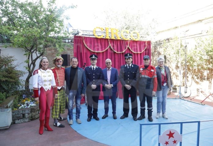 15–04-2023- ravenna carcere , spettacolo di billo circo per i bambini di detenuti in carcere , organizzato dal cav fabio marzufero, la direttrice carcere carmela de lorenzo , presenti il prefetto castrese de rosa , l’associazione carabinieri , il coma