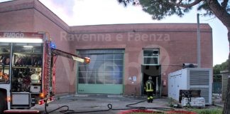 Incendio all’alba alla Facoltà di Scienze Ambientali, subito domato dai Vigili del Fuoco