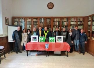 Lions Valli Faentine dona un defibrillatore alla Scuola S.Umiltà e Atletica 85 Faenza