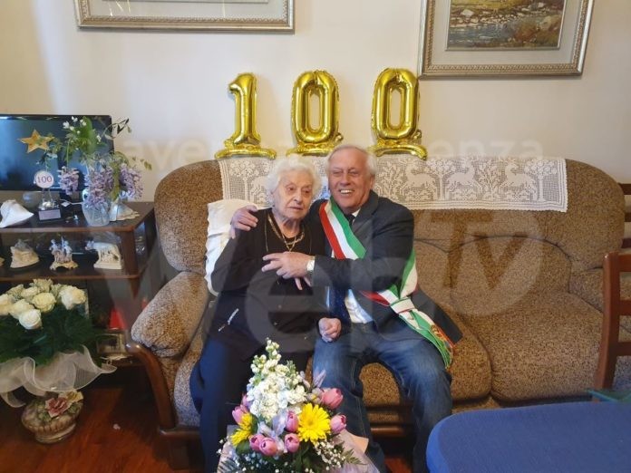 centenaria_giorgetti_rosa